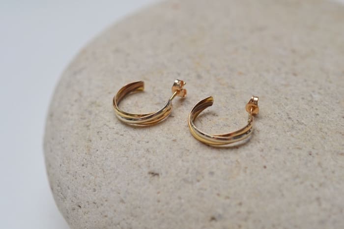 Demi creoles style Trinity en Or 3 tons - boucles d oreilles retro