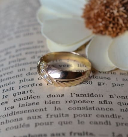 Bague bombée 5 pierres