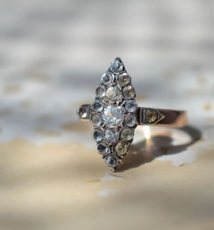 Bague Marquise en Or rose sertie de pierres blanches - bague ancienne