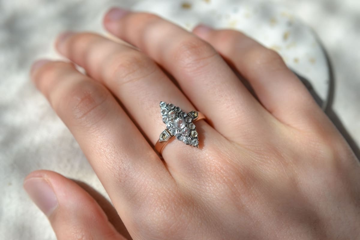 Bague Marquise en Or rose sertie de pierres blanches - bague de seconde main