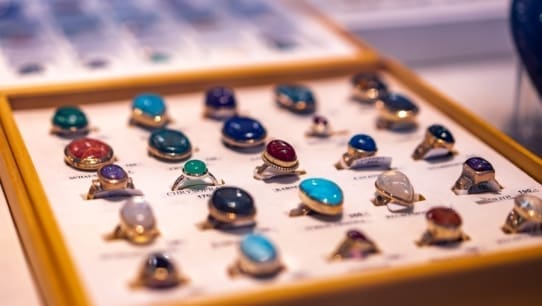 Pierres de naissance : tradition et calendrier