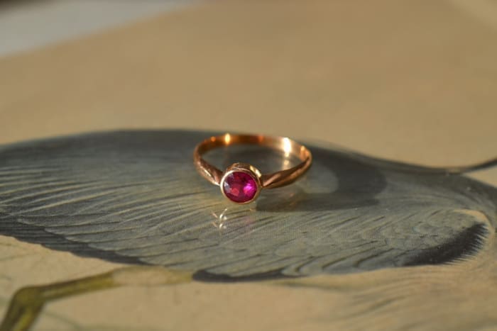 BAGUE OR ROSE RUBIS CIRCULAIRE