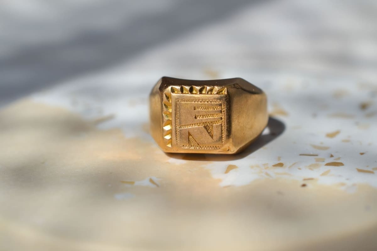 Chevaliere en Or jaune monogrammee EN - bague ancienne