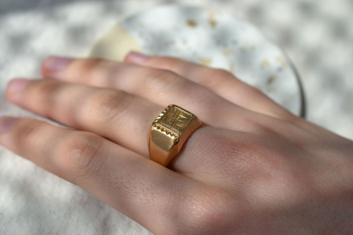 Chevaliere en Or jaune monogrammee EN - bague homme