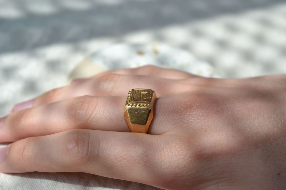 Chevaliere en Or jaune monogrammee EN - bague eco responsable