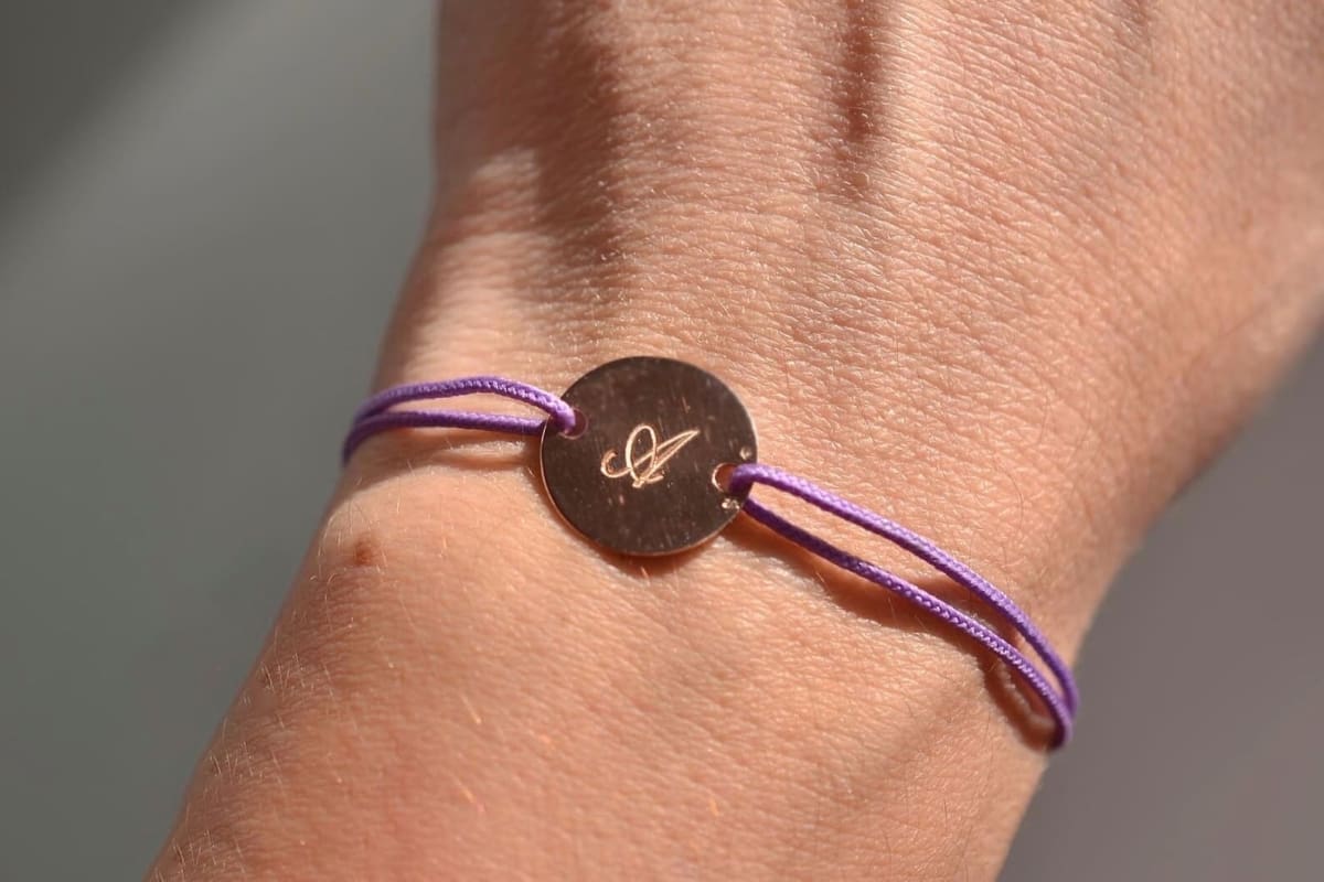 bracelet pastille gravee en or recycle - bracelet ethique