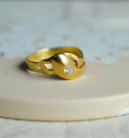 Bague serpent en Or jaune ornee d un diamant de taille ancienne en serti clos - bague ancienne