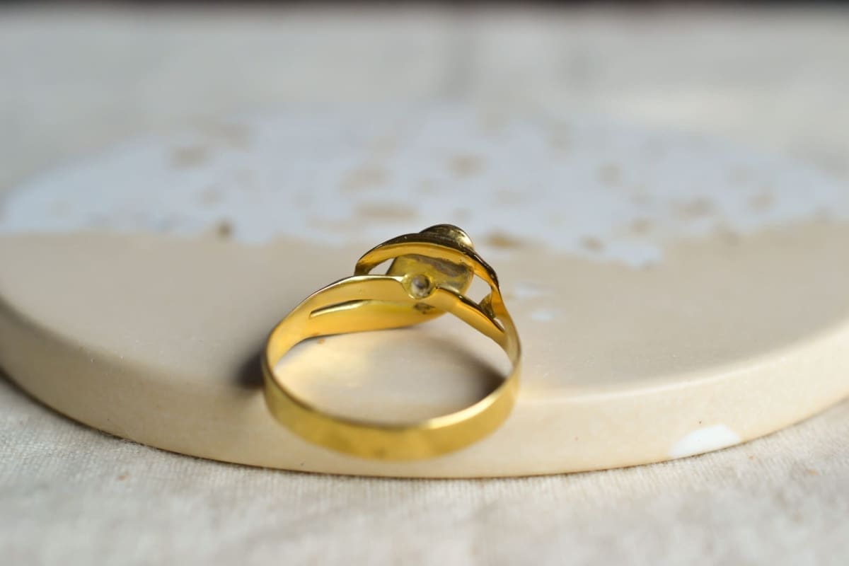 Bague serpent en Or jaune ornee d un diamant de taille ancienne en serti clos - bague femme