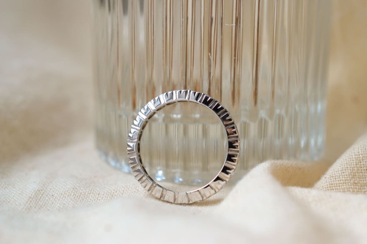 Alliance americaine en Or blanc sertie de diamants - bague ancienne