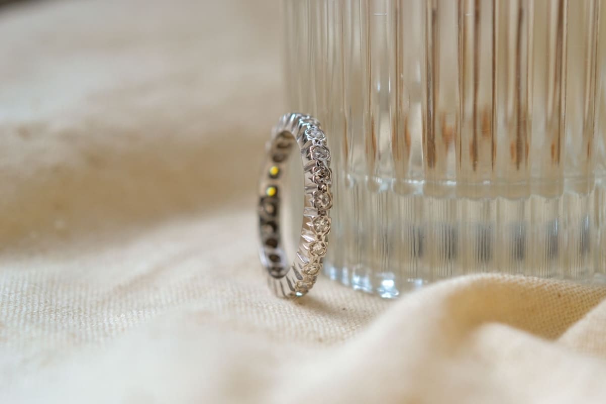 Alliance americaine en Or blanc sertie de diamants - bague vintage