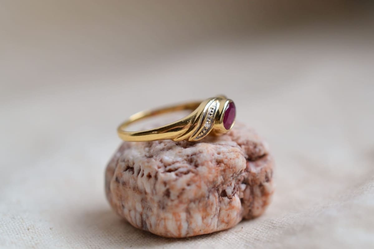 Bague Rubis serti clos et Diamants - bague Vintage