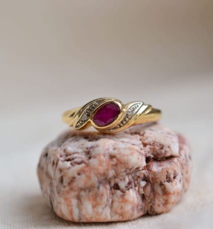 Bague Rubis serti clos et Diamants - bague ancienne