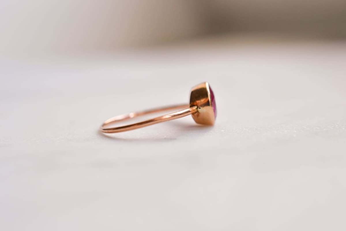 Bague pierre rouge sertie clos - bague Vintage
