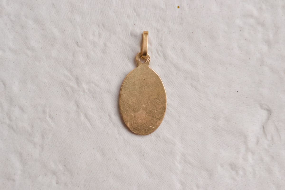 Médaille angelot ovale ciselée - médaille de baptême