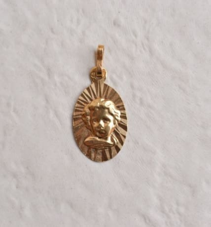 Médaille angelot ovale ciselée - médaille religieuse