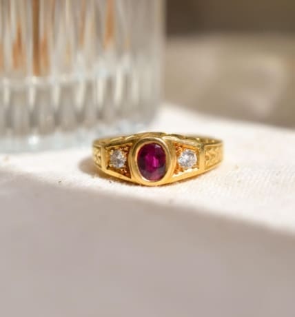 Bague Rubis et Diamants décor ciselé - bague ancienne