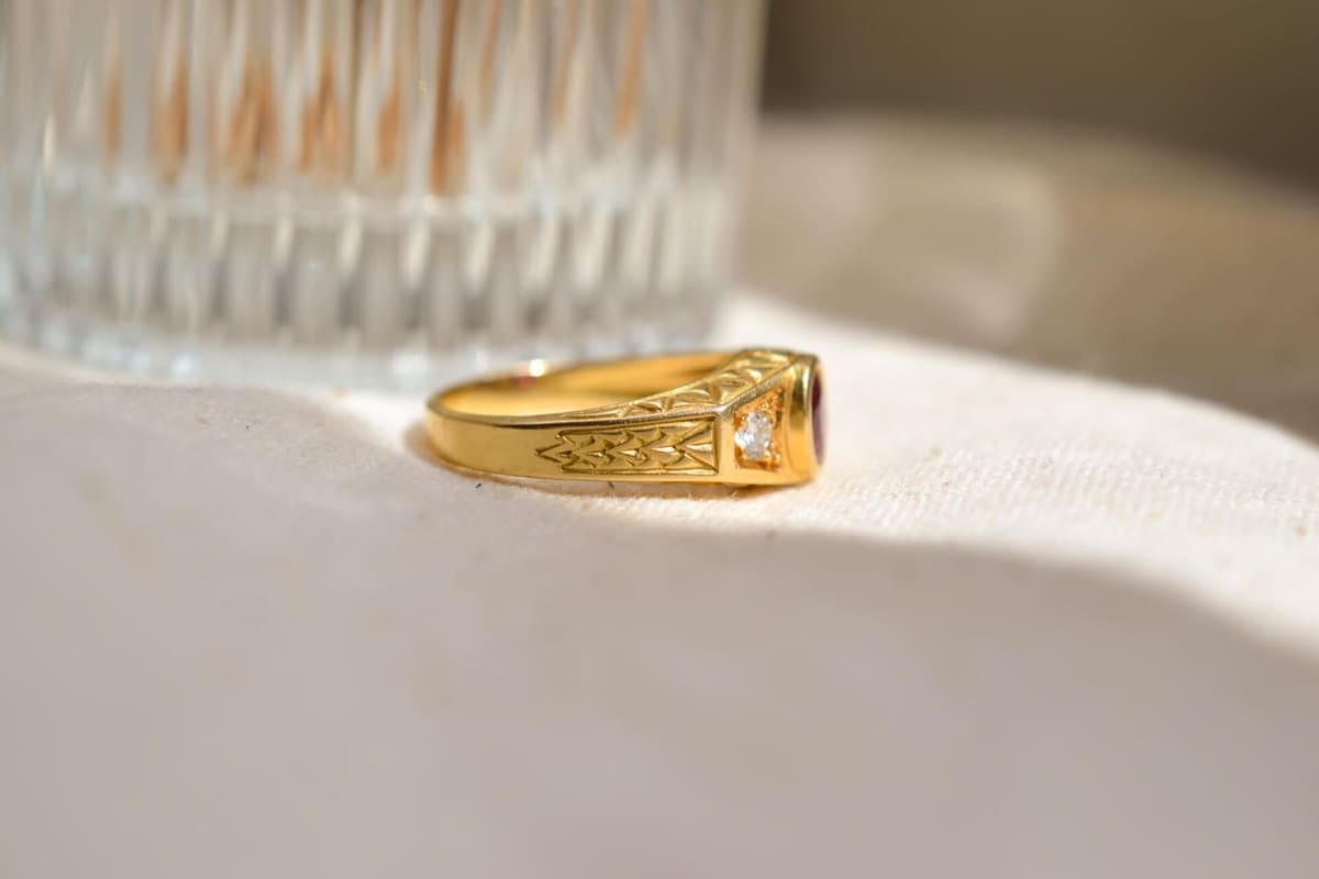 Bague Rubis et Diamants décor ciselé - bague unique