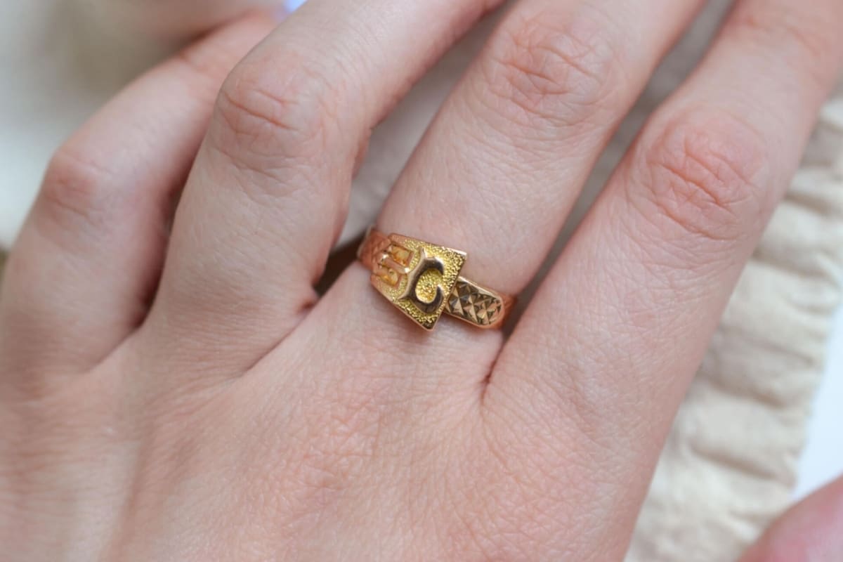 Bague ceinture ciselée - bague de fiançailles