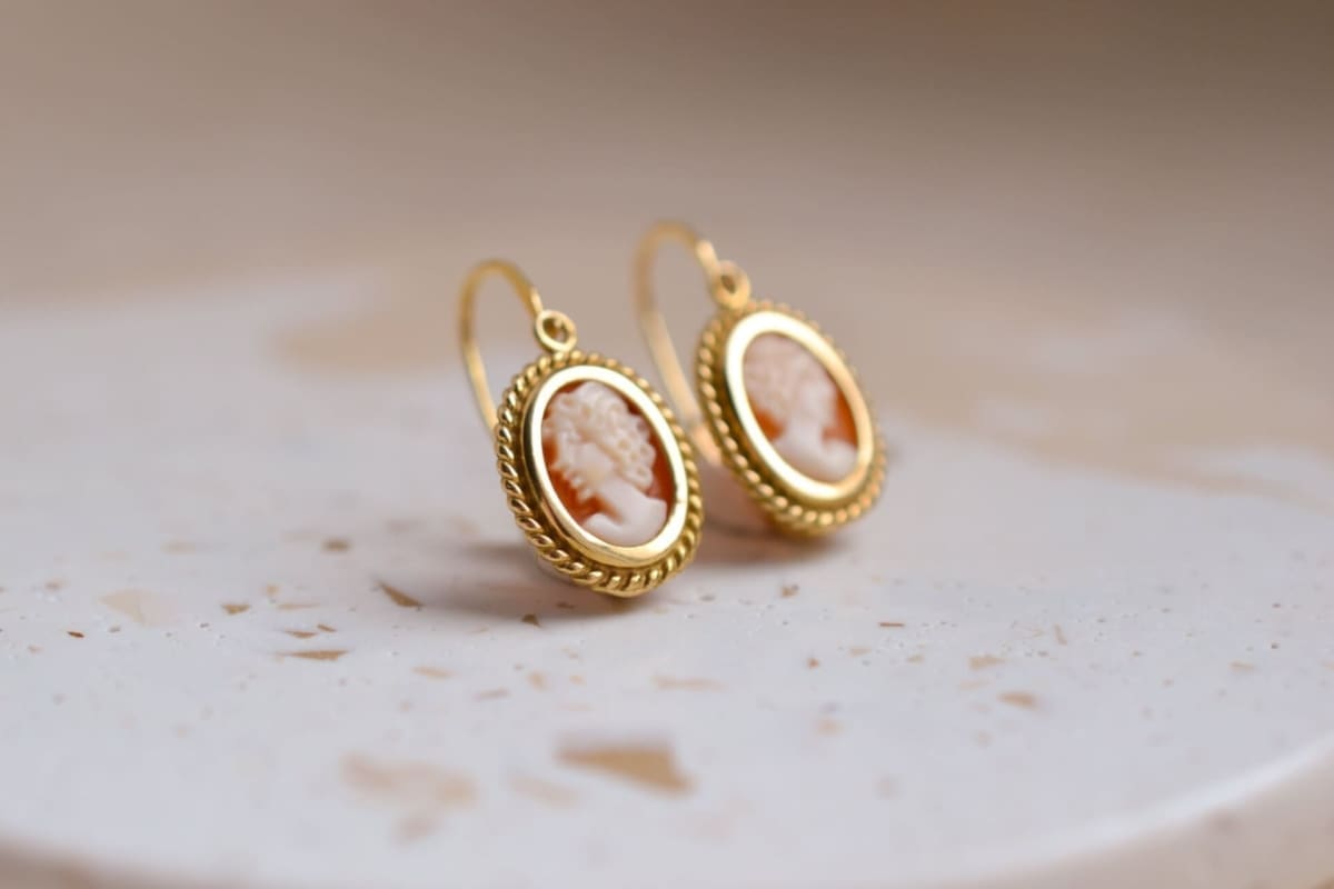 Dormeuses Camées décors torsadés - boucles d'oreilles Vintage