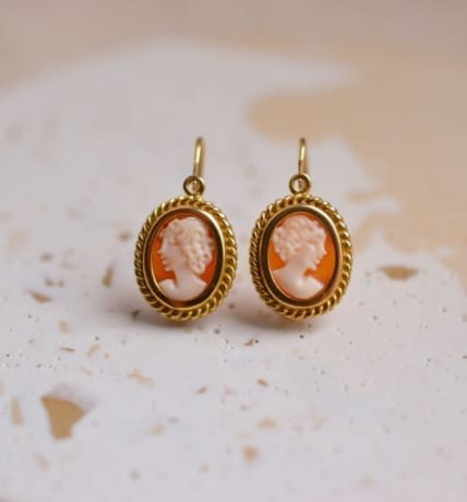 Dormeuses Camées décors torsadés - boucles d'oreilles anciennes