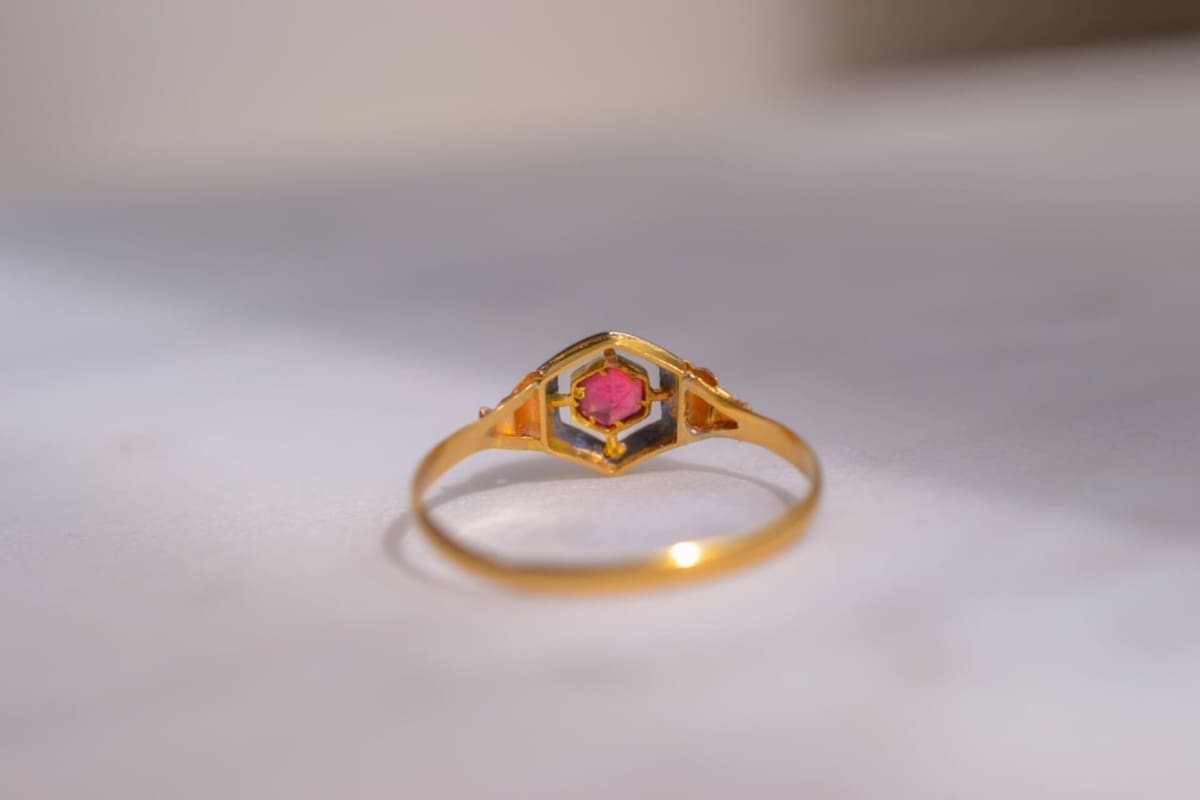 Bague Art Déco 2 Ors pierre rouge - bague unique