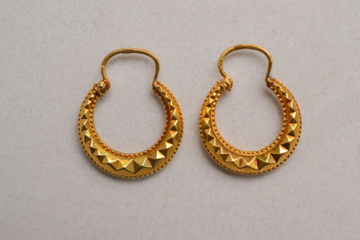 Créoles motifs facettés - boucles d'oreilles anciennes