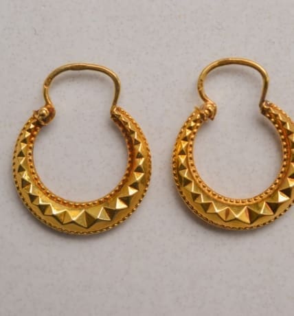 Créoles motifs facettés - boucles d'oreilles anciennes