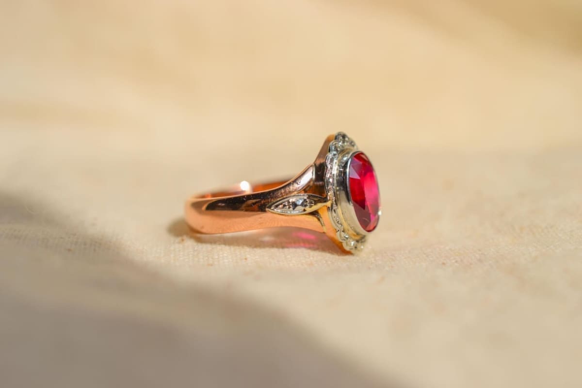 Marguerite Rubis et Oxydes 2 Ors - bague Vintage