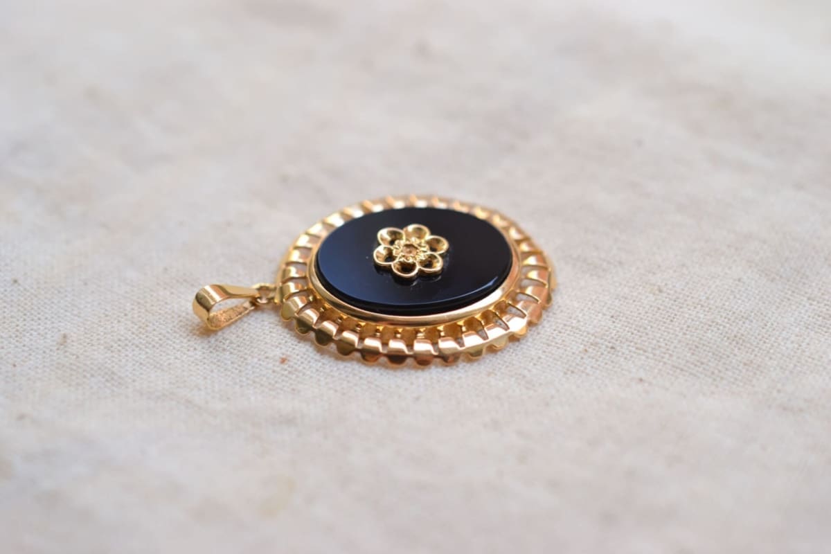 Pendentif Onyx fleur décor ajouré - pendentif Vintage