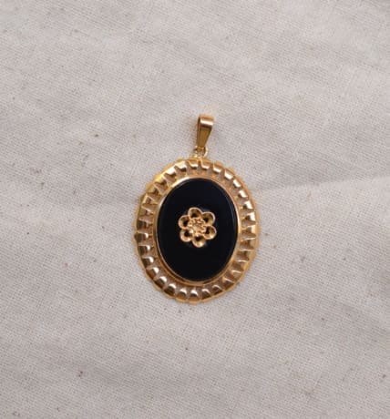 Pendentif Onyx fleur décor ajouré - pendentif ancien