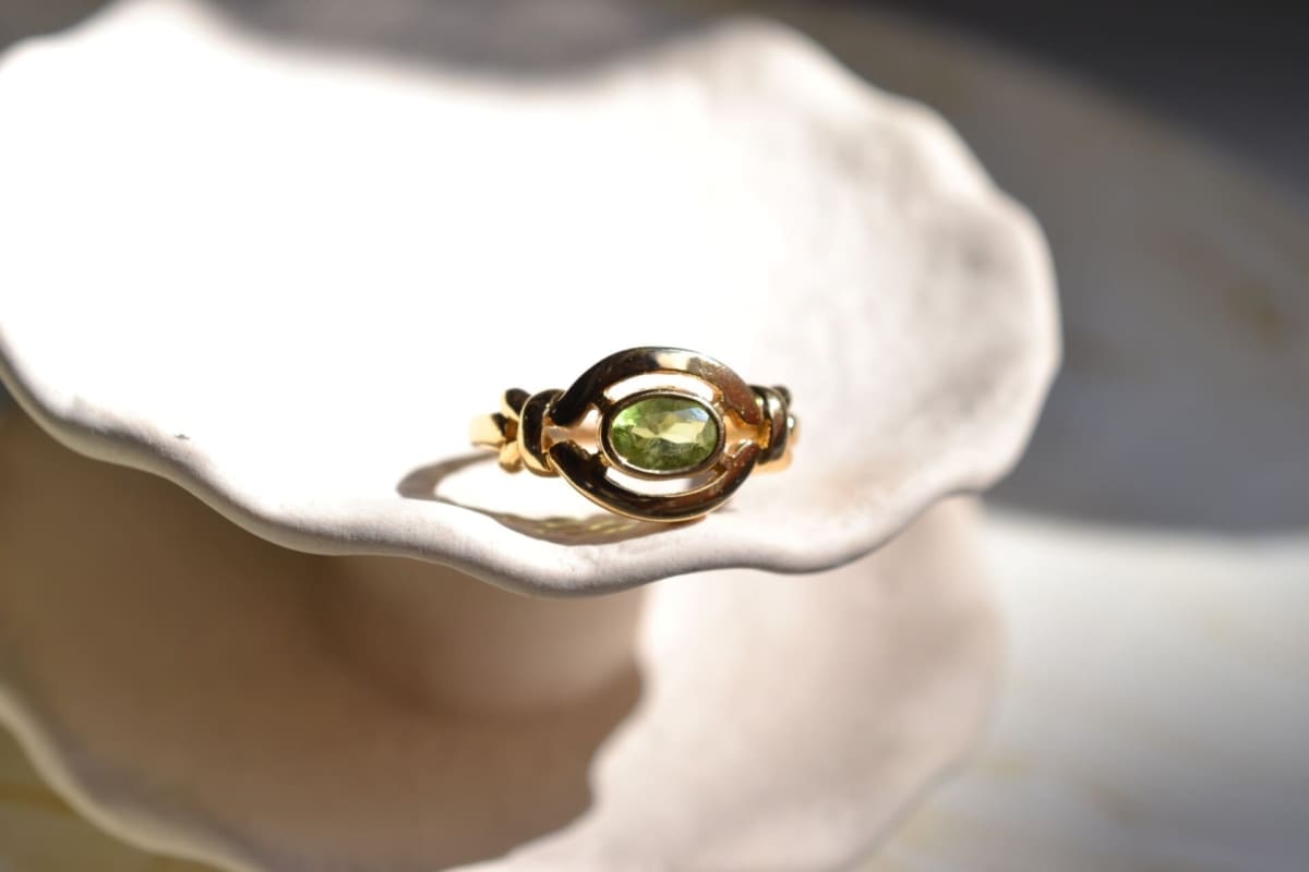 Bague ancienne peridot en or jaune 18 carats