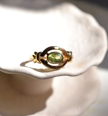 Bague ancienne peridot en or jaune 18 carats