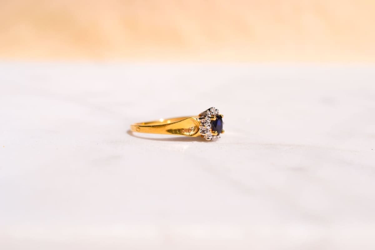 Bague Marguerite Or jaune 18 carats Saphir et Diamants