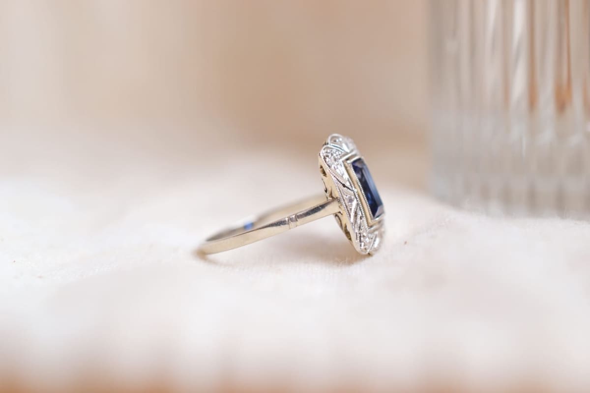 Bague ancienne Art Déco Or blanc 18 carats Saphir et Diamants
