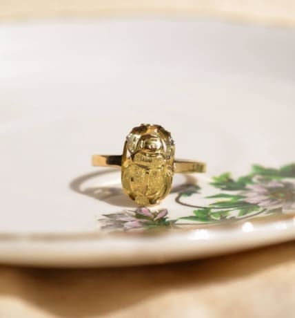 Bague en Or jaune 18 carats ornée d'un scarabée égyptien