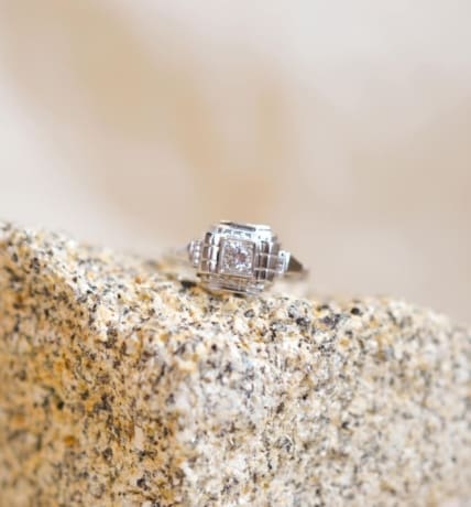 Bague Art Déco géométrique en Or blanc 18 carats sertie d'un Oxyde