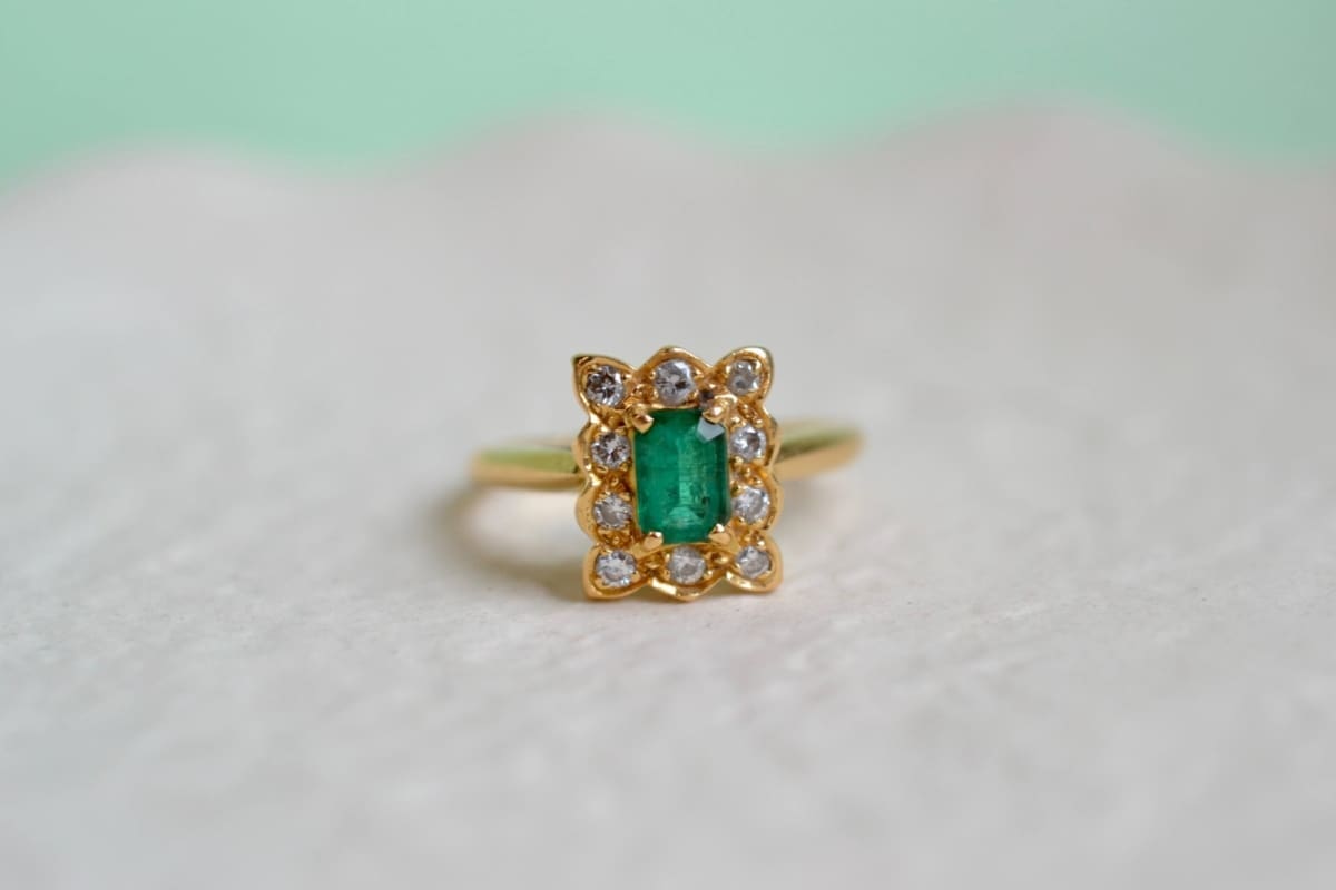 Bague Marguerite Émeraude et Diamants