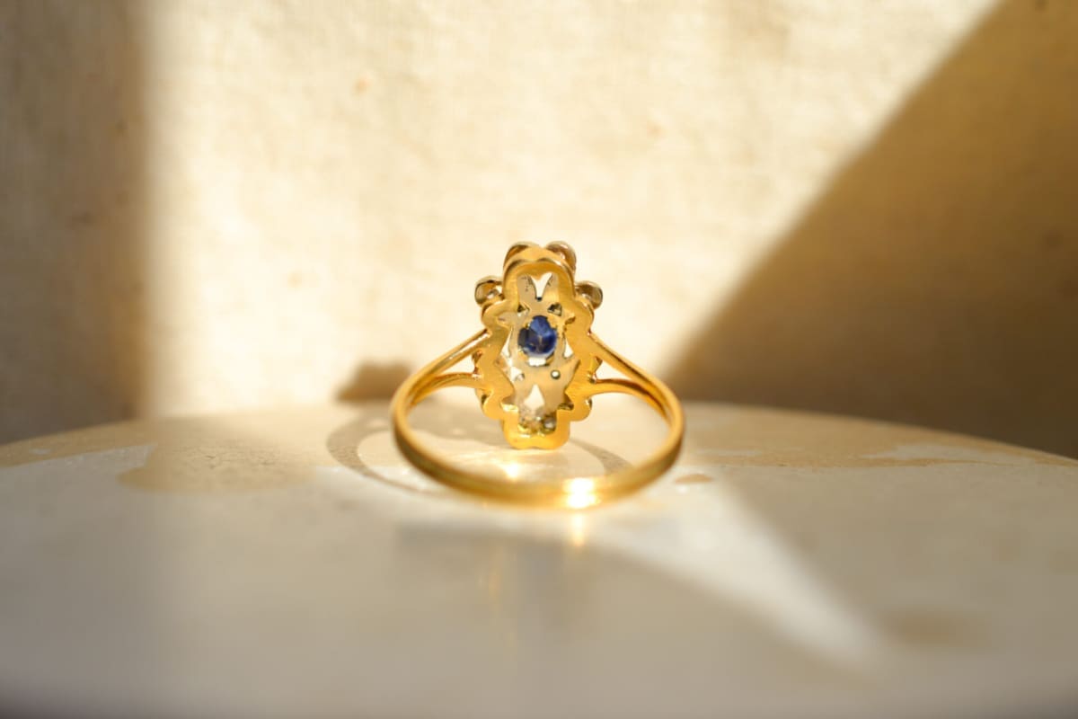 Bague Marguerite Vintage Or jaune 18 carats Saphir et Diamants