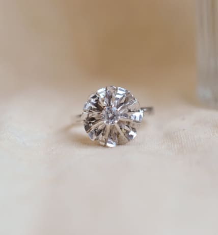 Bague Marguerite flocon en Or blanc 18 carats ornée d'un Oxyde serti griffes