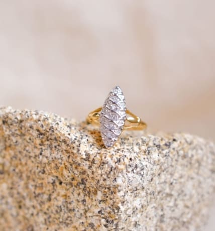 Bague Marquise en Or jaune et Or blanc 18 carats sertie de Diamants