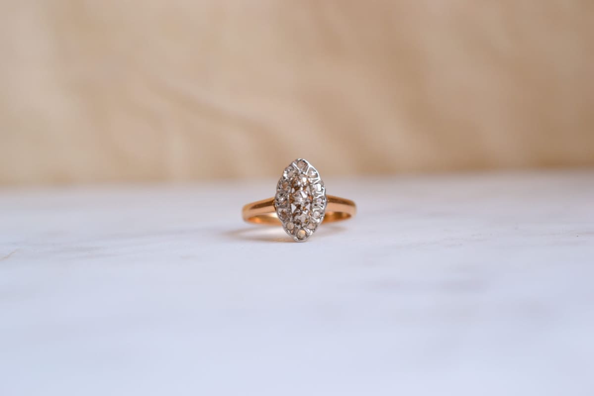 Bague Navette Art Déco en Or jaune 18 carats et Platine sertie de Diamants taille rose