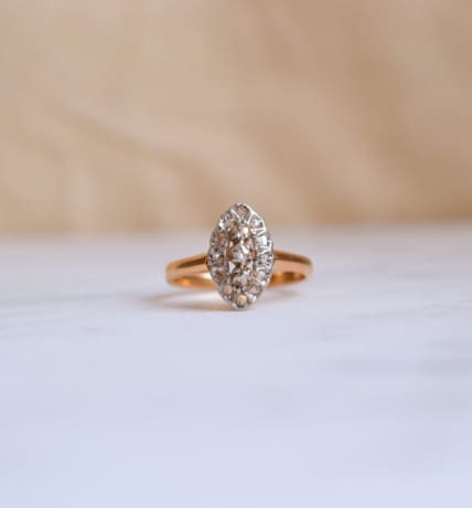 Bague Navette Art Déco en Or jaune 18 carats et Platine sertie de Diamants taille rose