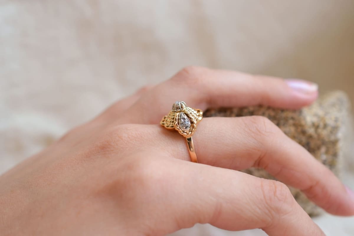 Bague ancienne Or jaune et Or blanc 18 carats Diamants
