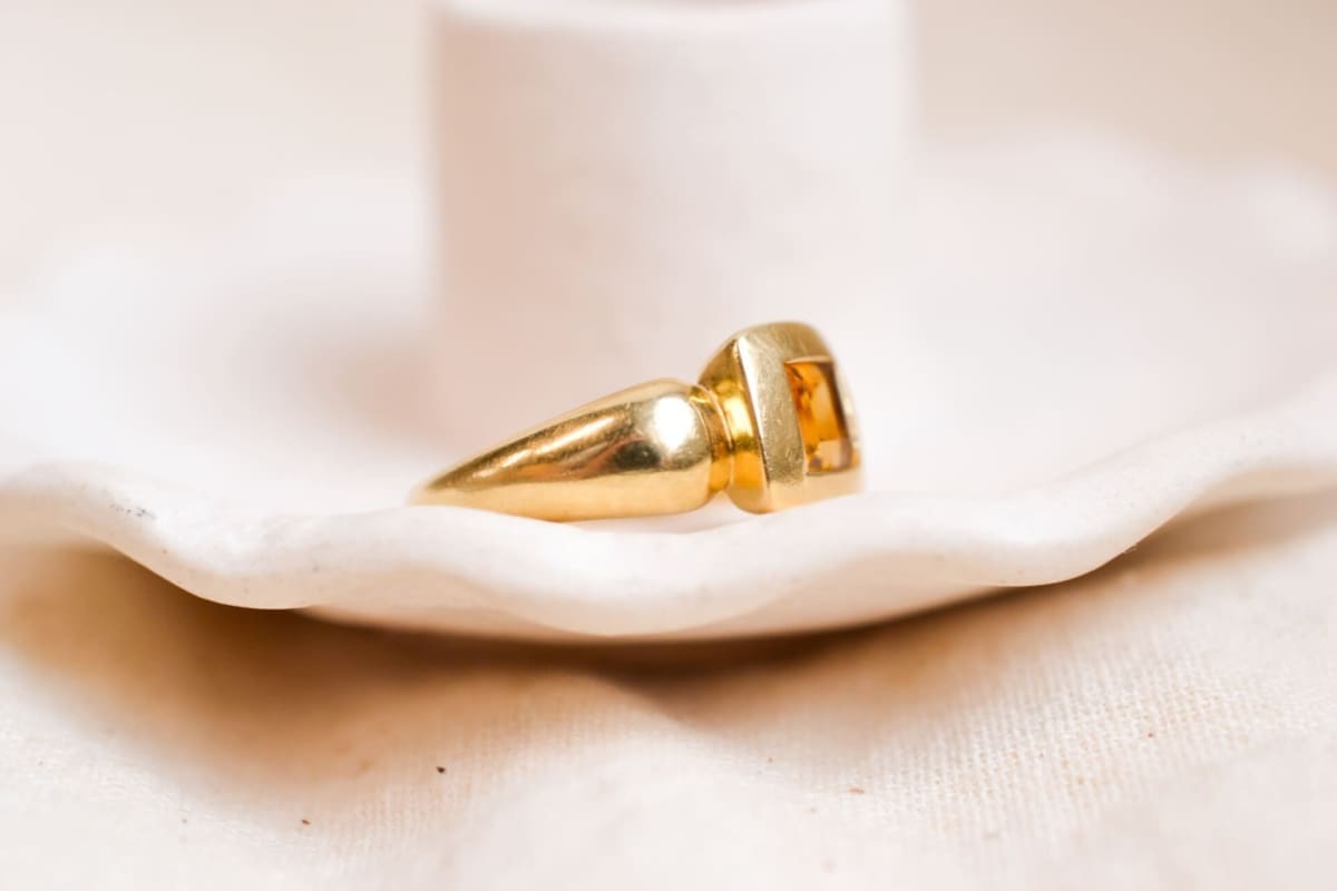 Bague ancienne en Or jaune 18 carats sertie d'une Citrine