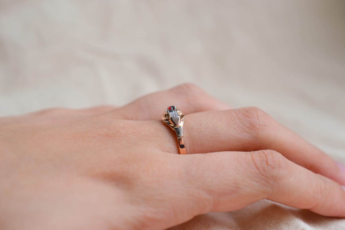 Bague de fiançailles Art Déco Grenat