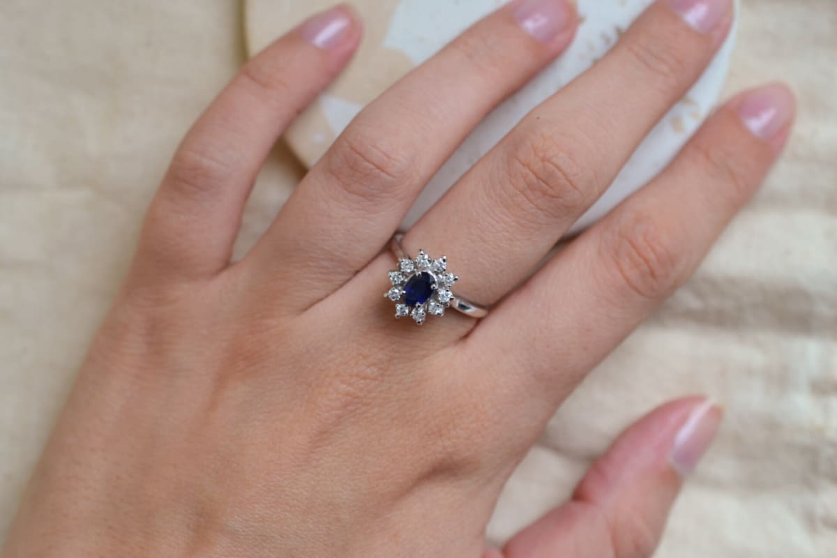 Bague de fiançailles Marguerite Saphir et Diamants