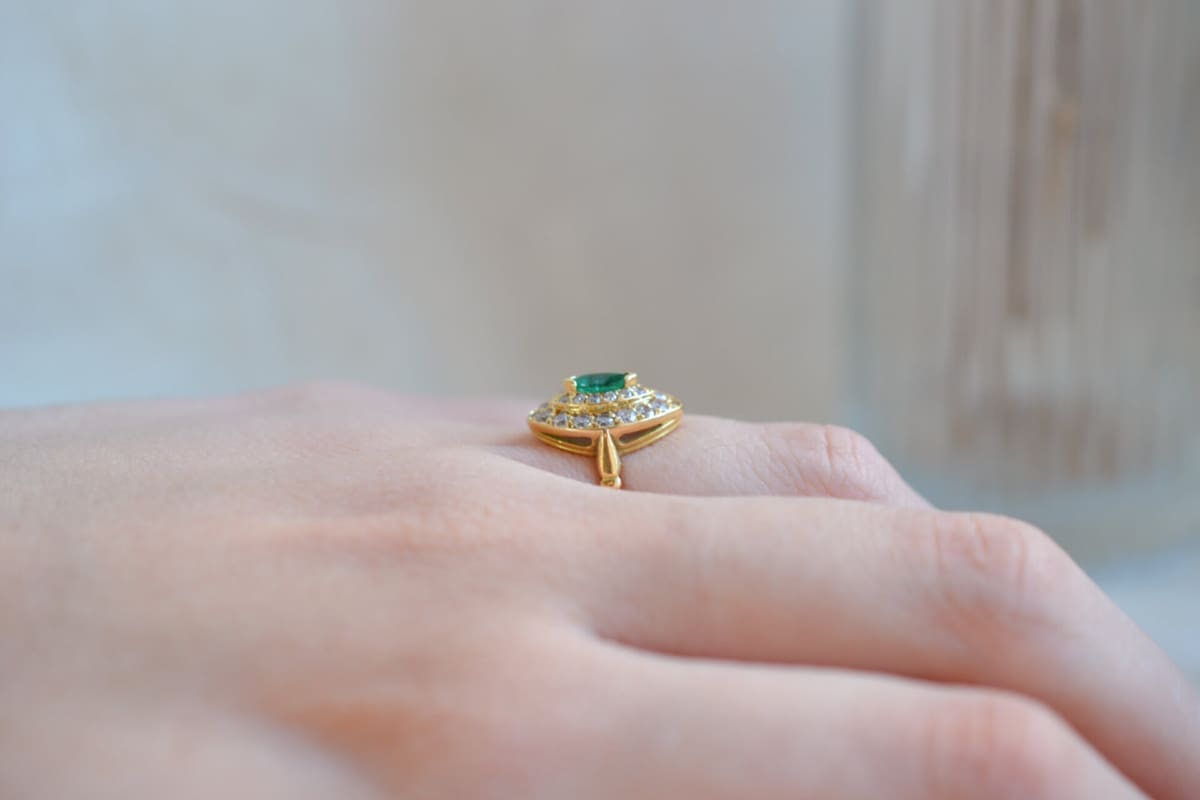 Bague de fiançailles Marquise en Or jaune 18 carats ornée d'une Émeraude et d'Oxydes