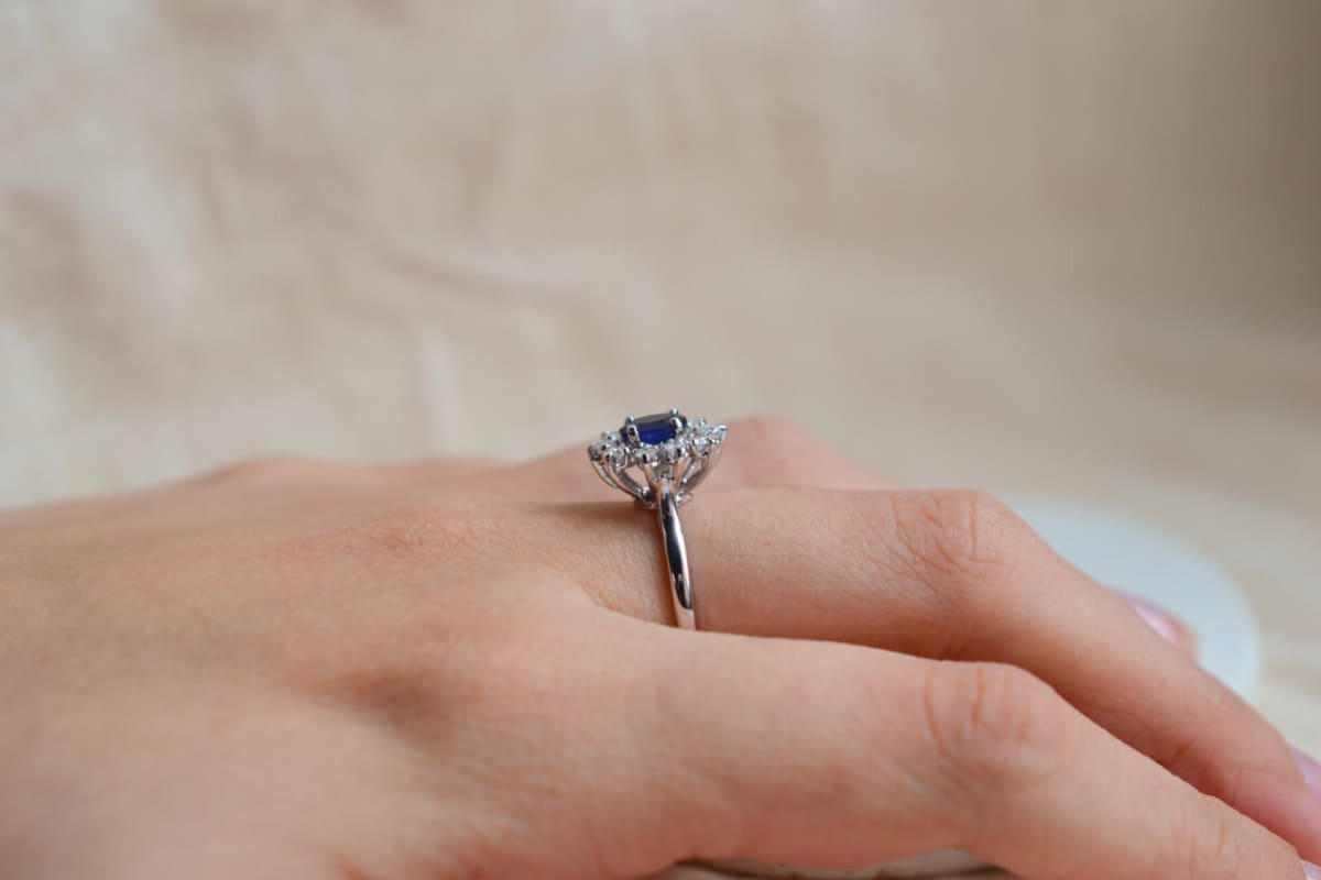 Bague de fiançailles ancienne Or blanc Saphir et Diamants