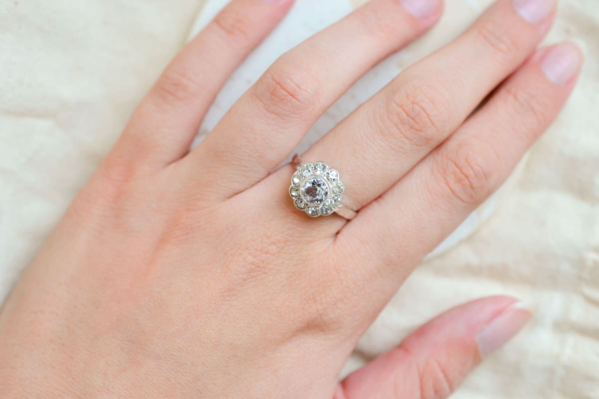 Bague de fiançailles ancienne en Argent ornée de pierres blanches