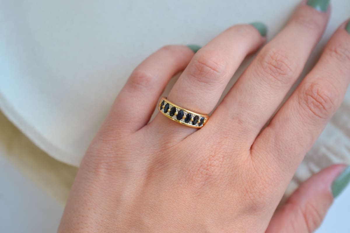 Bague de fiançailles ancienne en Or jaune 18 carats sertie de Saphirs